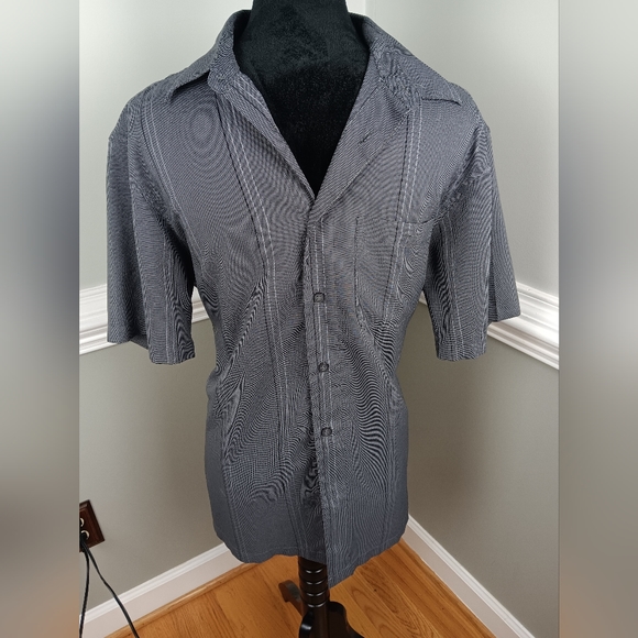 Button down, short sleeve shirt - Picture 2 of 4